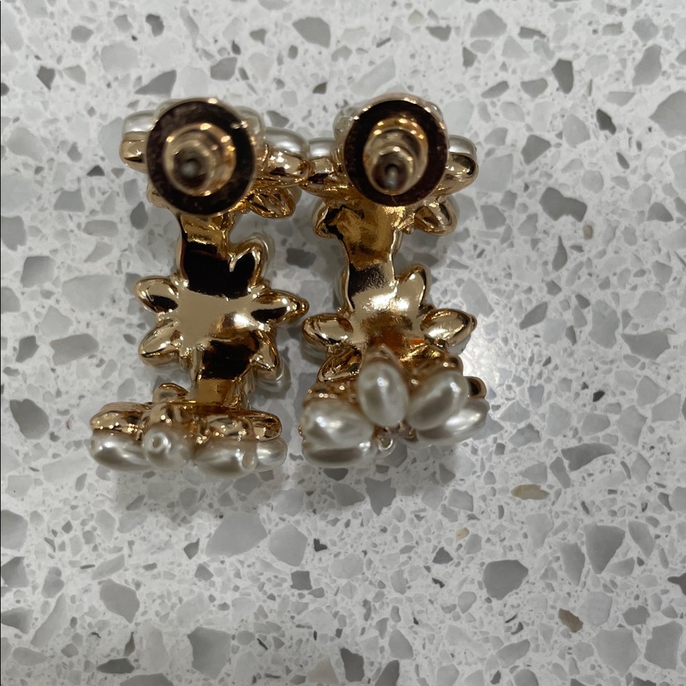 House of Harlow 1960 Pearl Flower Earrings - Picture 5 of 6